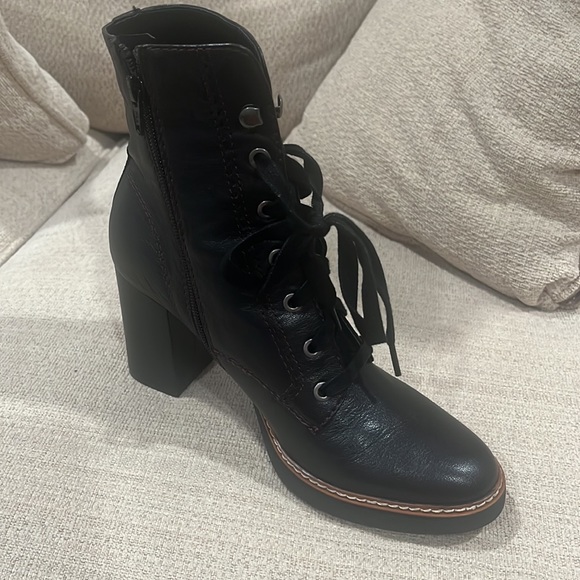 Naturalizer Callie lace up lugsole booties - Picture 9 of 11